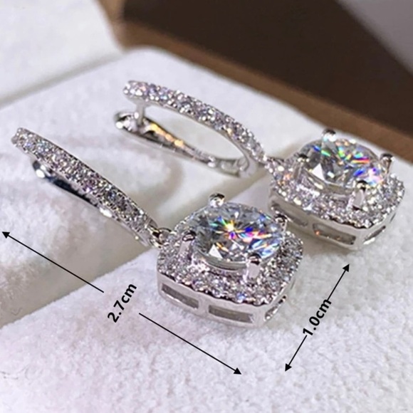 1 Pair Romantic Simulated Diamond Earrings 18K White Gold, Gorgeous. 3Ct.Total. - Picture 4 of 6